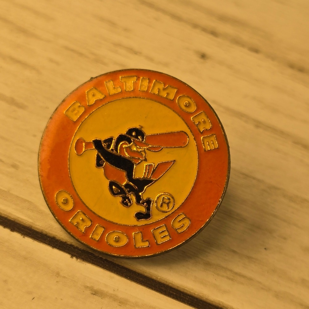 Vintage 1985 Baltimore Orioles MLB Baseball Lapel Pin Peter David Cartoon Bird